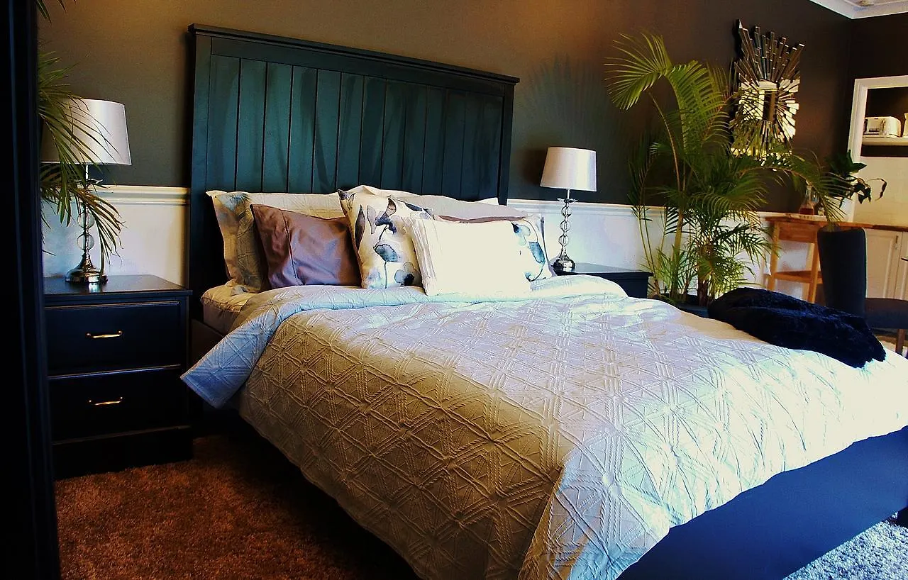 The Cottage On Obi Creek Maleny Bed & Breakfast
